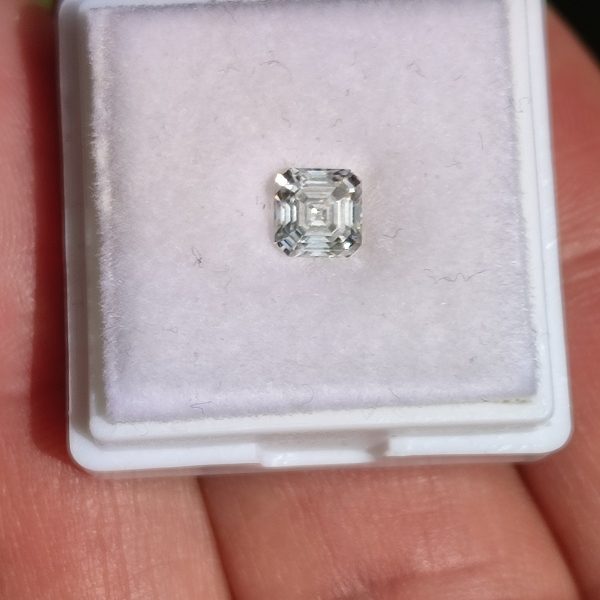 MOISSANITA BLANCA DIAMANTE 5.0 x 5.0 M.M. CORTE ASSHER CERTIFICADA