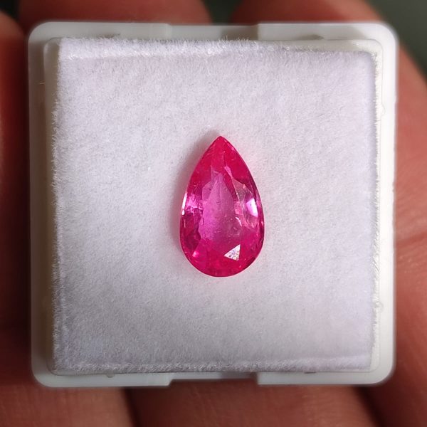 ZAFIRO PINK INTENSO 10.5 x 6.3 x 4.0 M.M. GOTA