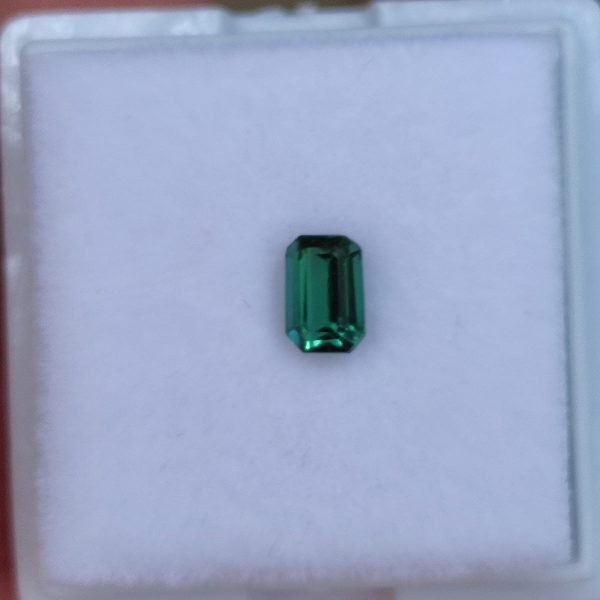 TURMALINA VERDE INDIGOLITA 5.2 x 3.5 x 2.8 M.M. OCTAGONAL