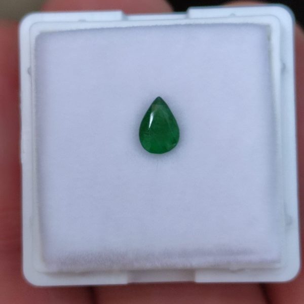 ESMERALDA DE ZAMBIA 5.8 x 4.0 x 3.0 M.M. GOTA